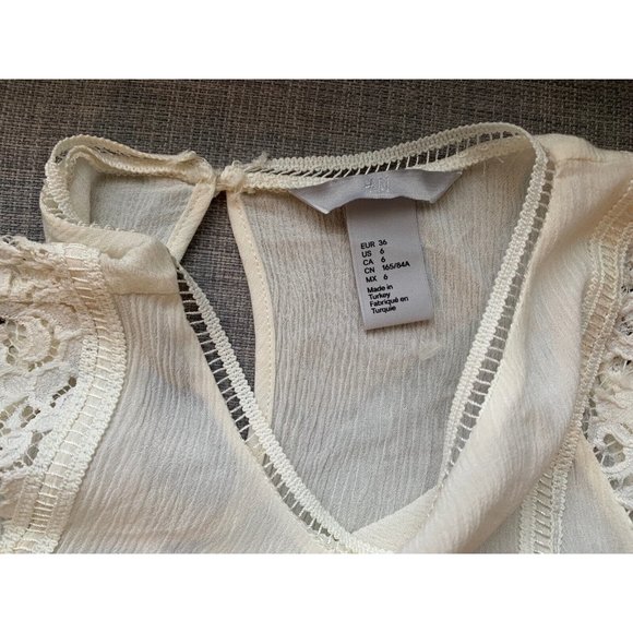 H&M Shirt Wmns Size 6 Short Sleeve Round Neck Lace Sleeves Off White formal top - Picture 6 of 7